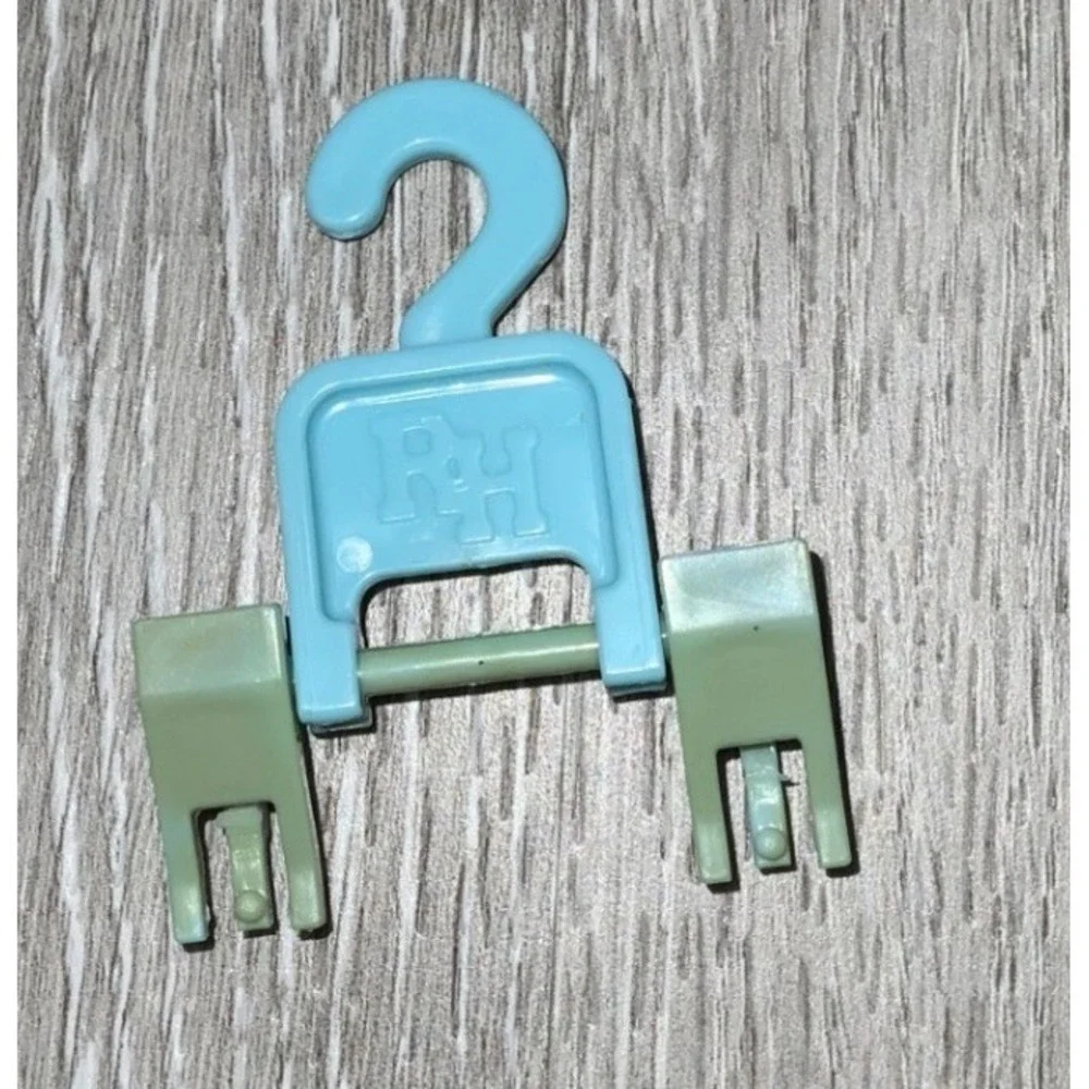 Rainbow High Fashion Doll Blue Green Clothing Hanger - Picture 2 of 2